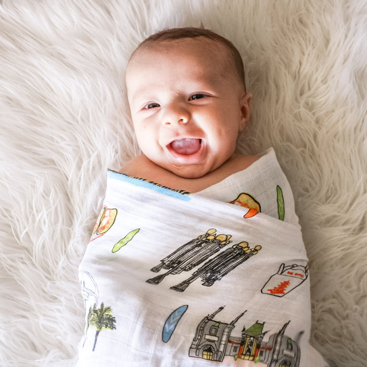 Los Angeles Newborn Gift Set: Muslin Swaddle & Bib | Organic Cotton