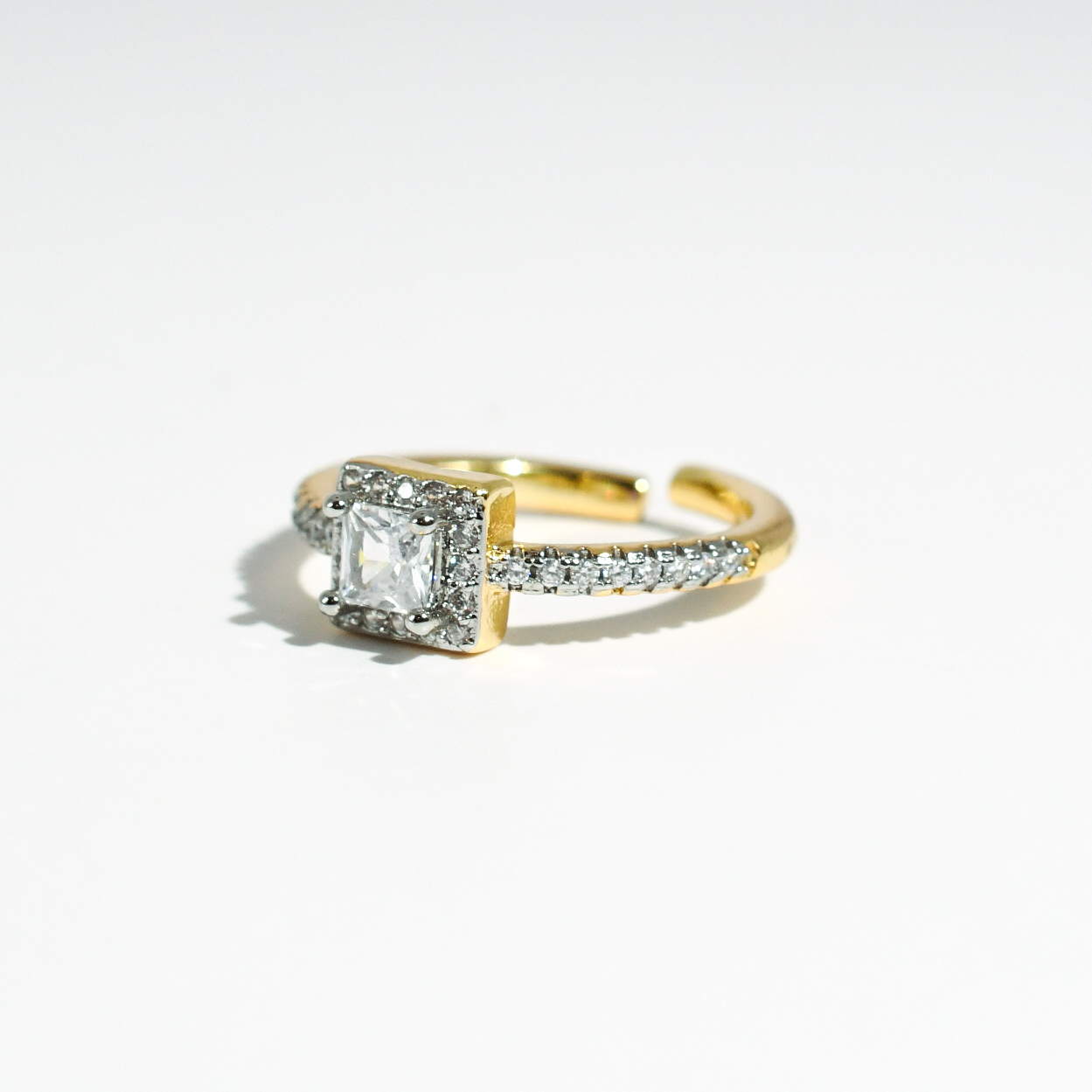 Timeless Glow Ring