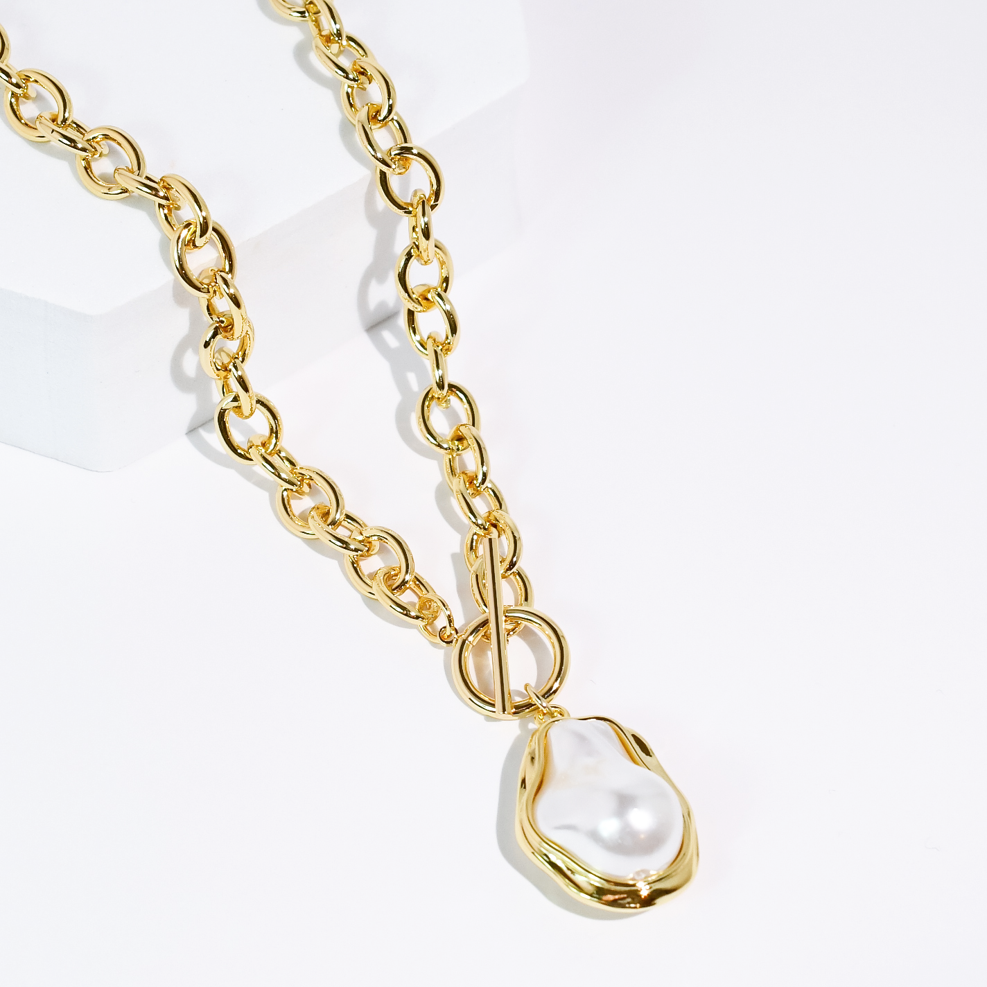 Golden Drift Pearl Necklace