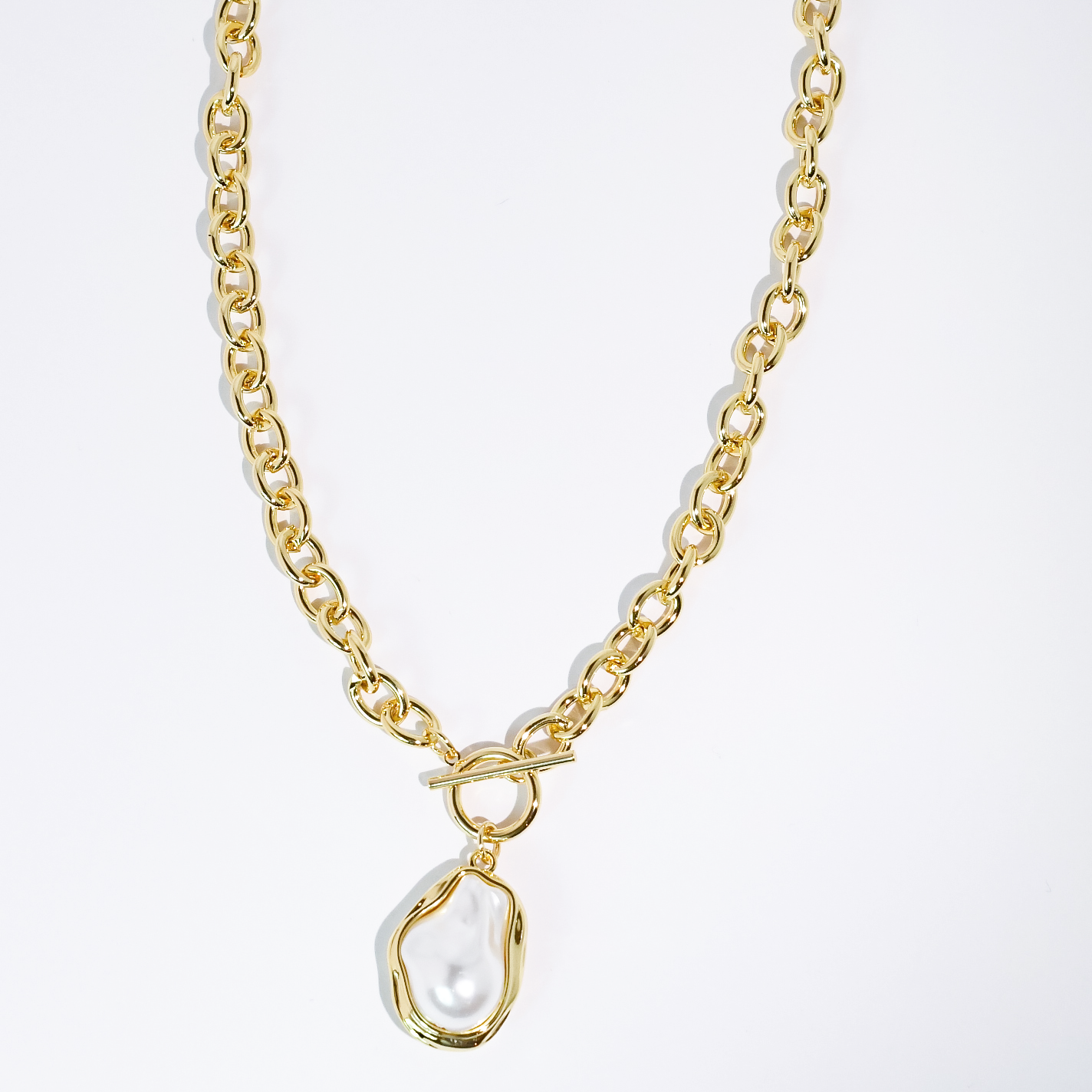 Golden Drift Pearl Necklace