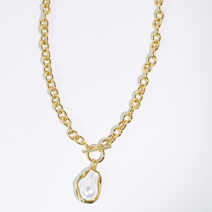 Golden Drift Pearl Necklace