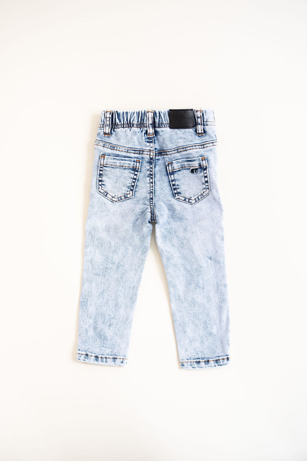 DISTRESSED JEANS - LIGHT WASH