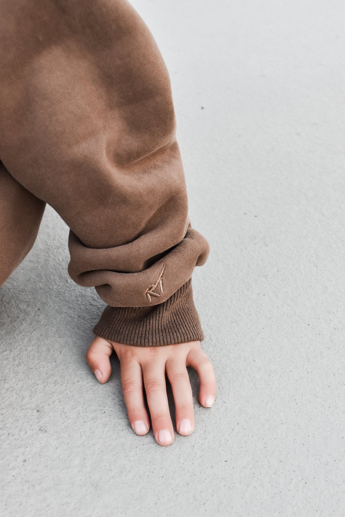 MOMS COFFEE DATE CREWNECK