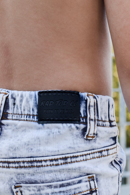 DISTRESSED JEANS - LIGHT WASH